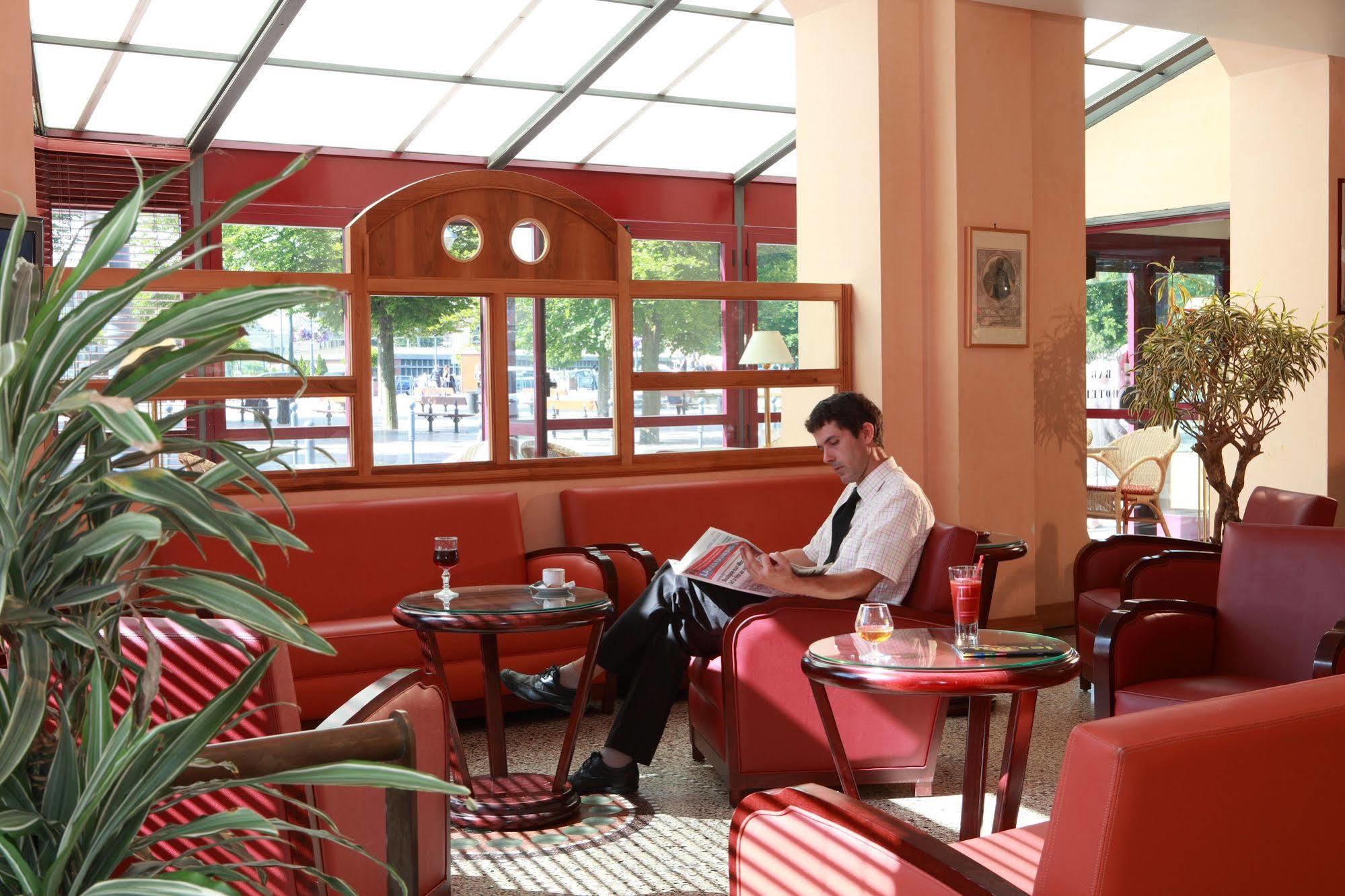 Hotel Moderne Арас Екстер'єр фото
